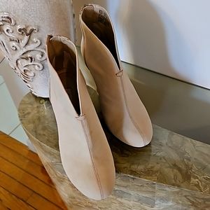 NEW JENNIFER LOPEZ BOOTIES